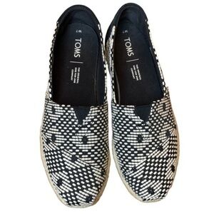 NEW Toms Woven Cream and Black Slip On Flats Size 7 Diamond Plaid Print Toms